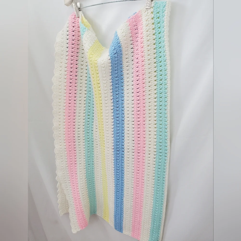 Vintage crocheted striped pastel baby blanket - Picture 3 of 6